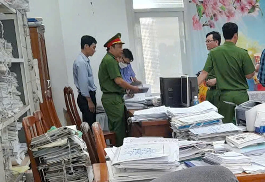 giam-doc-van-phong-dang-ky-dat-dai-long-xuyen-1.jpg