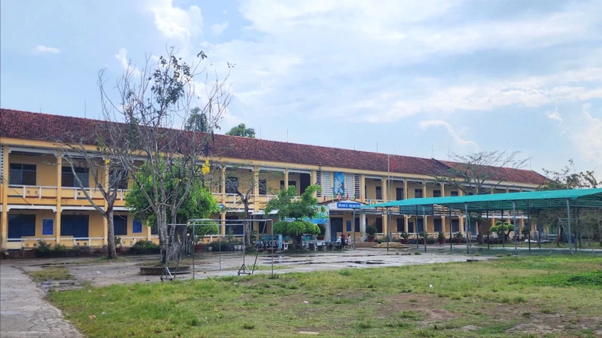thầy giáo âm nhạc dâm ô học sinh