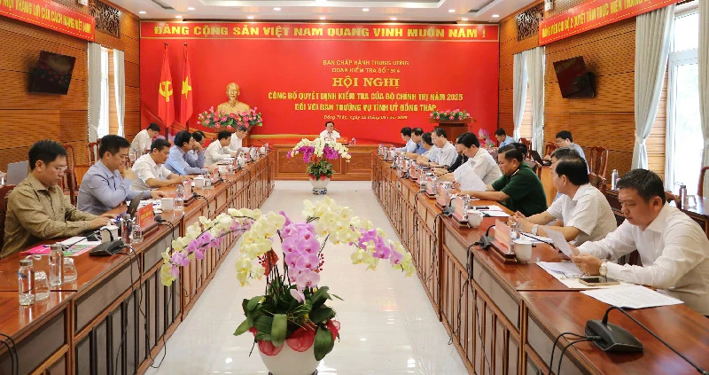 Bộ Chính trị công bố quyết định kiểm tra