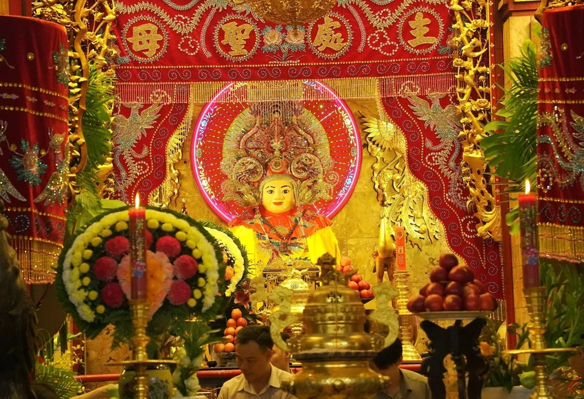 tượng Bà Chúa xứ