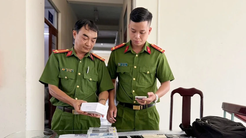 trom-cua-hang-dien-thoai.jpg