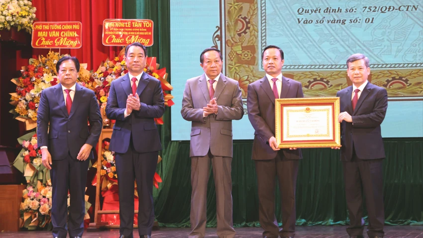 tinh-vinh-long-huan-chuong-lao-dong-3.JPG