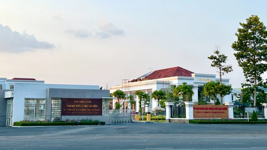 xem xét kỷ luật