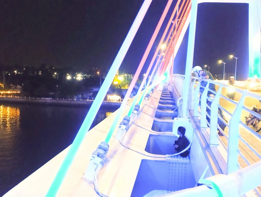 giả vờ nhảy cầu trục lợi