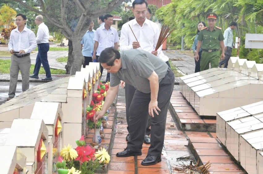 thu-tuong-pham-minh-chinh-nghia-trang-2.jpg