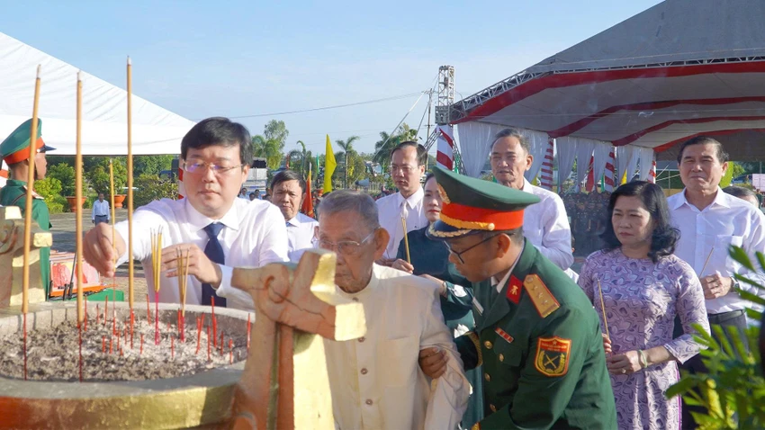 hai-cot-liet-si-dong-thap-6.jpg