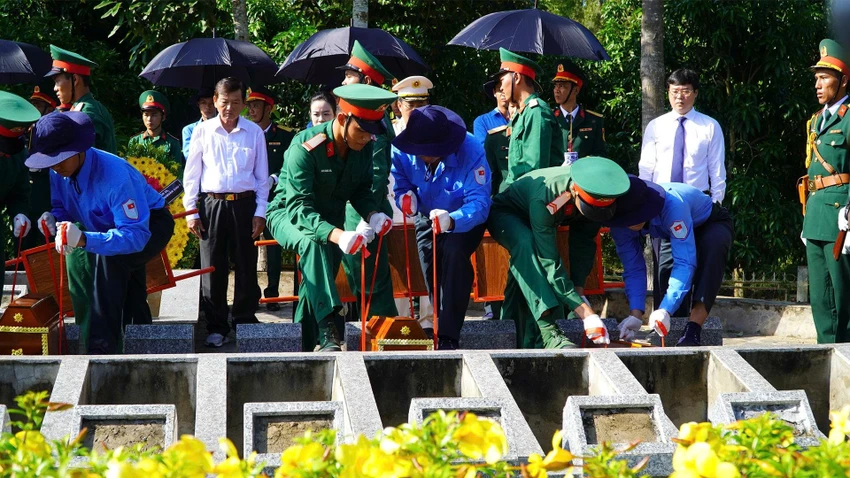 hai-cot-liet-si-dong-thap-8.jpg