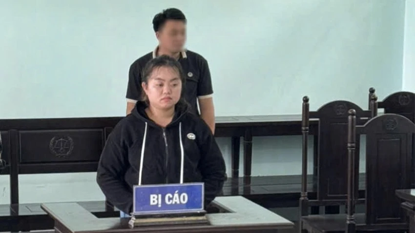 Hành hạ bé gái