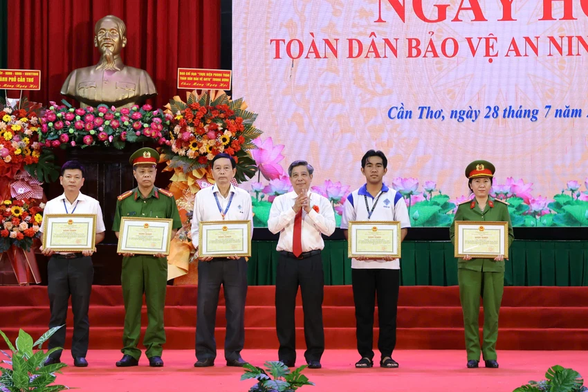 tp-can-tho-bao-ve-an-ninh-to-quoc-4.jpg