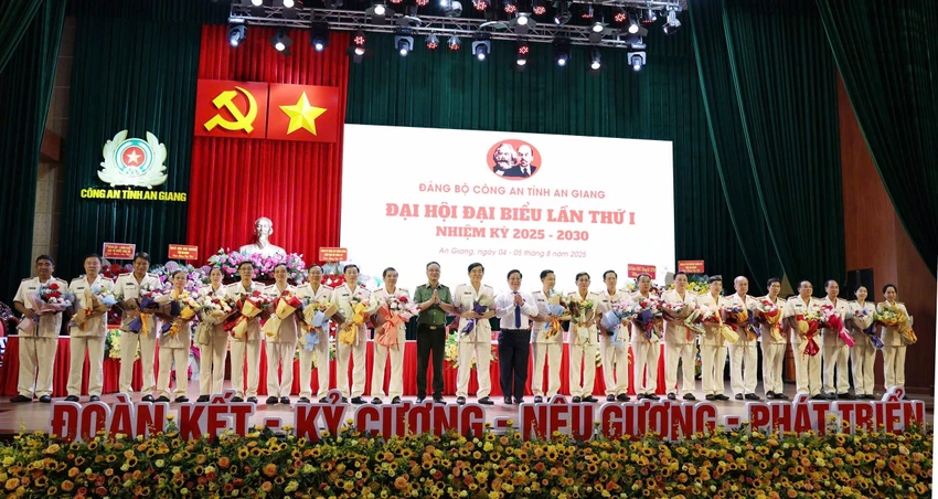 dai-hoi-cong-an-tinh-an-giang-4.jpg