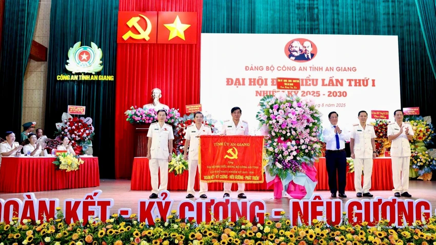 dai-hoi-cong-an-tinh-an-giang.jpg