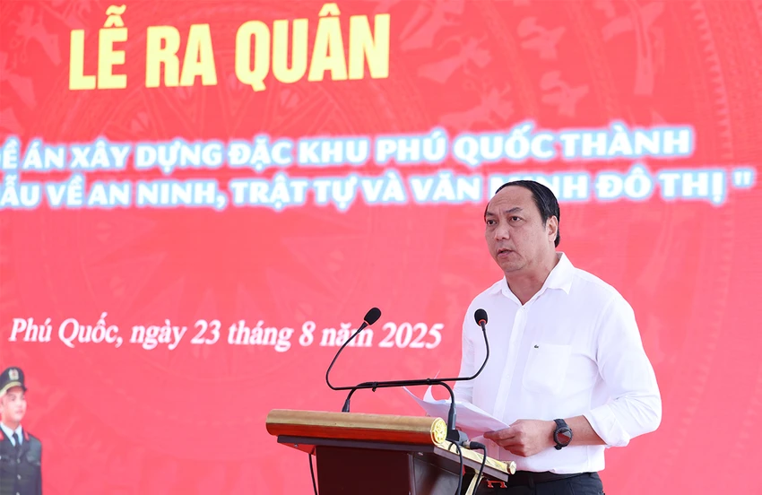 thu-truong-bo-cong-an-ra-quan-phu-quoc-6.jpg