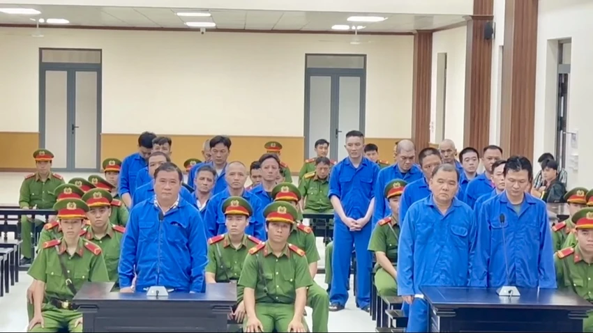 Hiếu Xì Po cùng 18 đồng phạm tổ chức đánh bạc
