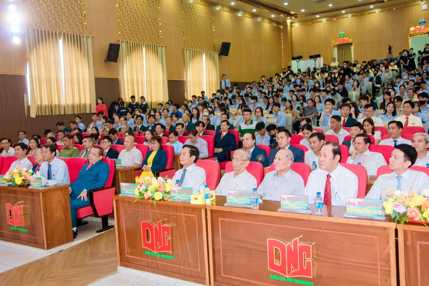 khai-giang-truong-dai-hoc-nam-can-tho-2.JPEG