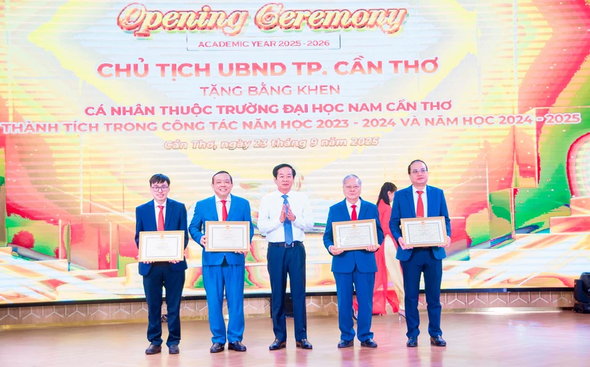 khai-giang-truong-dai-hoc-nam-can-tho.JPEG