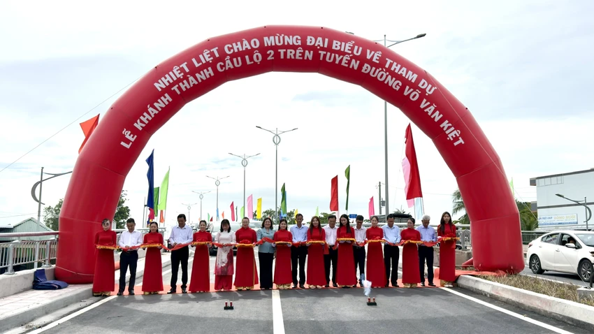 dai-hoi-dai-bieu-tinh-uy-vinh-long.jpg