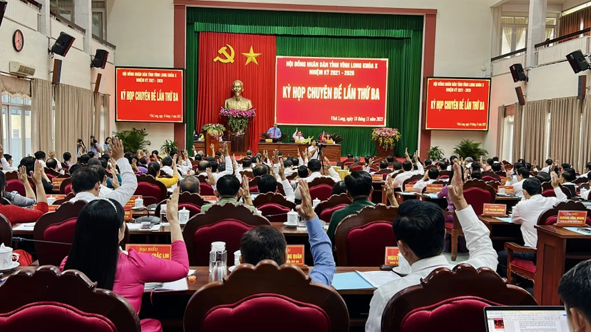 HĐND tỉnh Vĩnh Long thông qua miễn nhiệm Chủ tịch UBND tỉnh đối với ông Lữ Quang Ngời