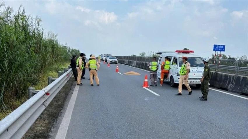 Thi thể người đàn ông nước ngoài được phát hiện trên cao tốc Trung Lương - Mỹ Thuận
