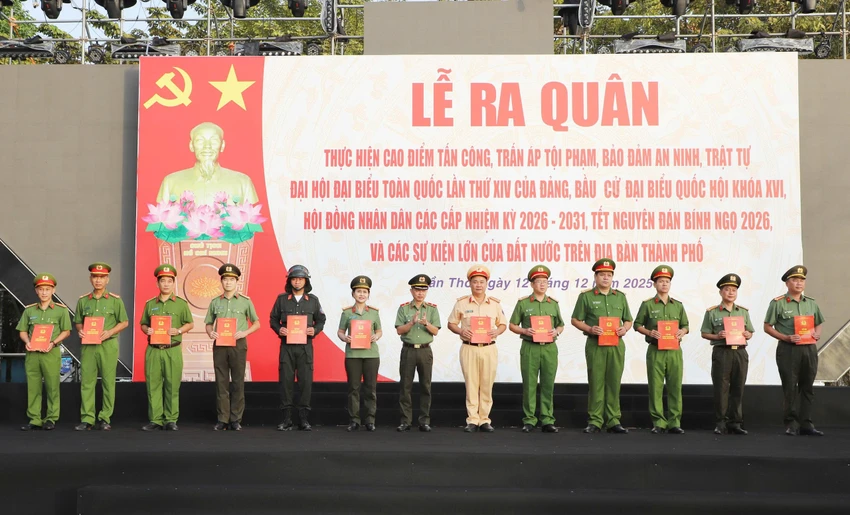 cong-an-tp-can-tho-ra-quan-2.jpg