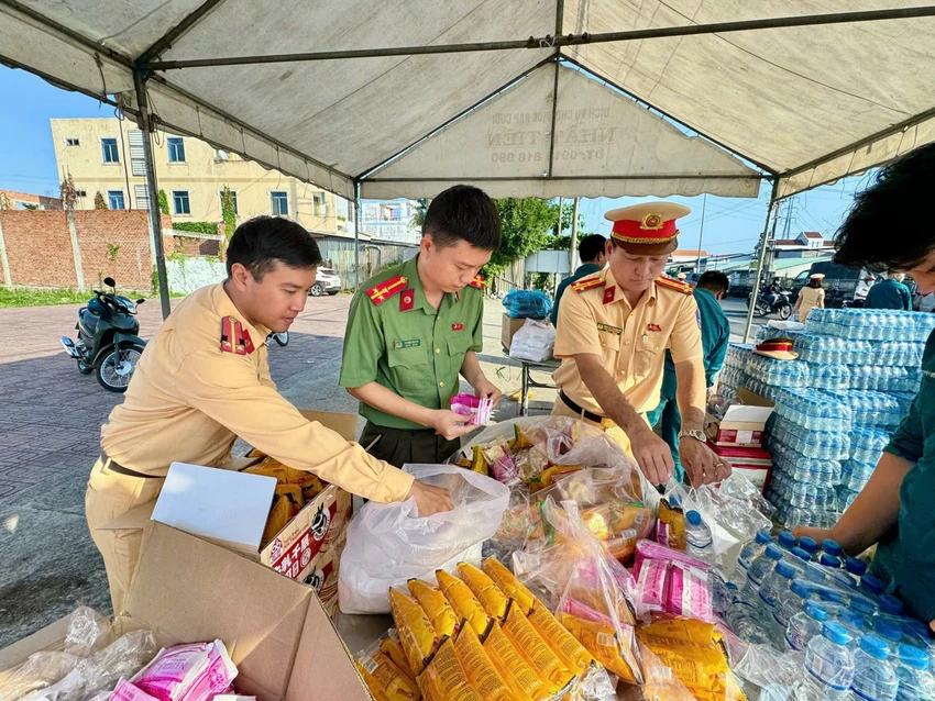 trạm dùng chân nghĩa tình,công an tỉnh đồng tháp