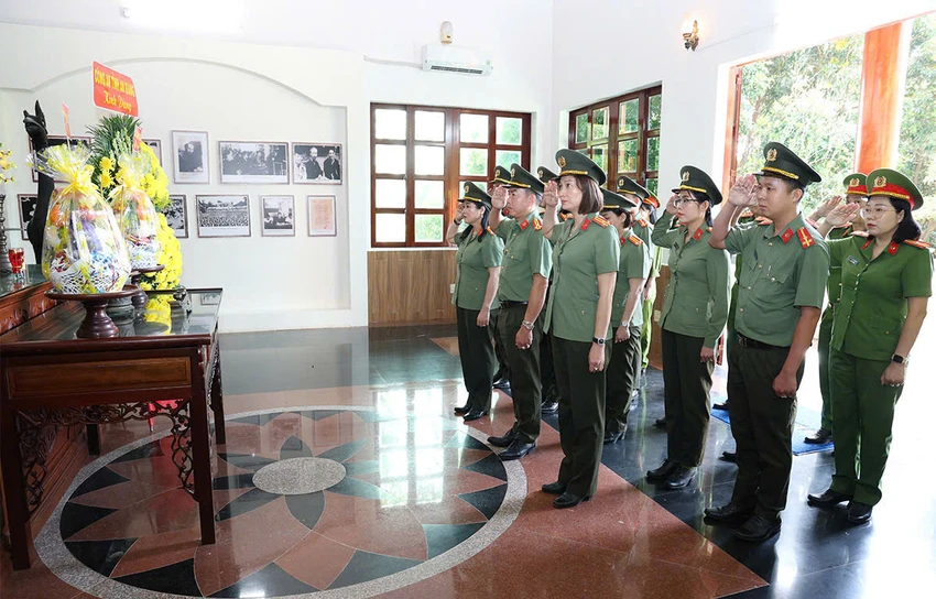 nha-19:8-hon-da-bac-an-giang-3.jpg