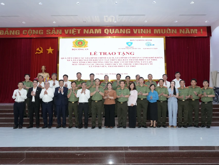 bộ công an,quà tết,cần thơ