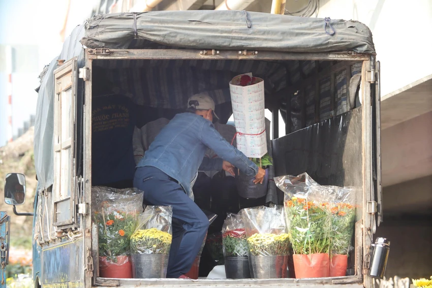 vinh-long-hoa-kieng-cho-lach-1.jpg