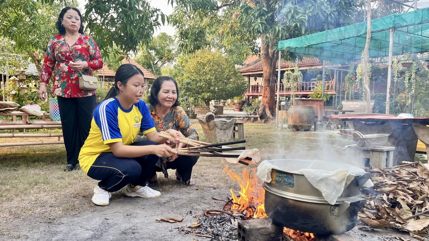 dem-tan-thuan-tay-du-lich-dong-thap-2.jpg