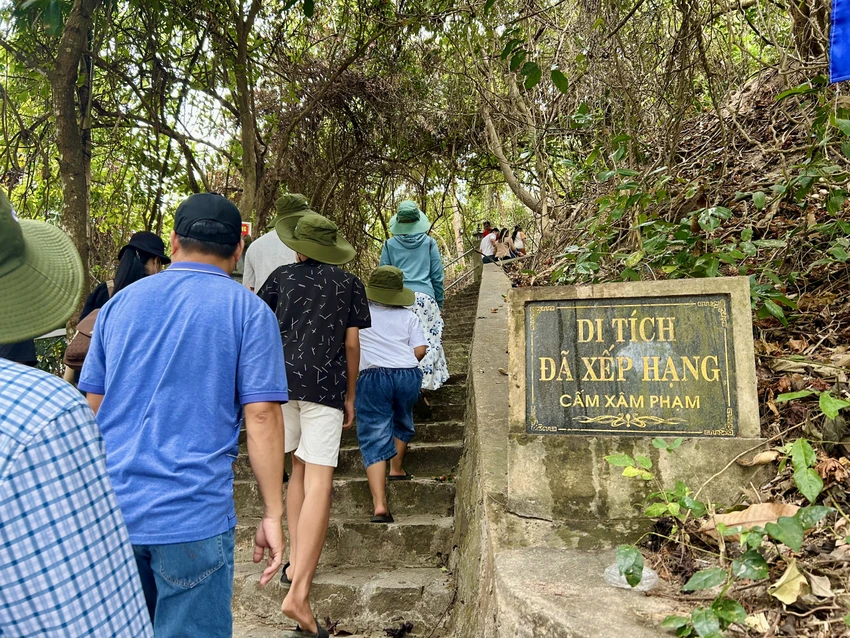 côn đảo,du xuân,chùa núi một,vân sơn tự,lịch sử