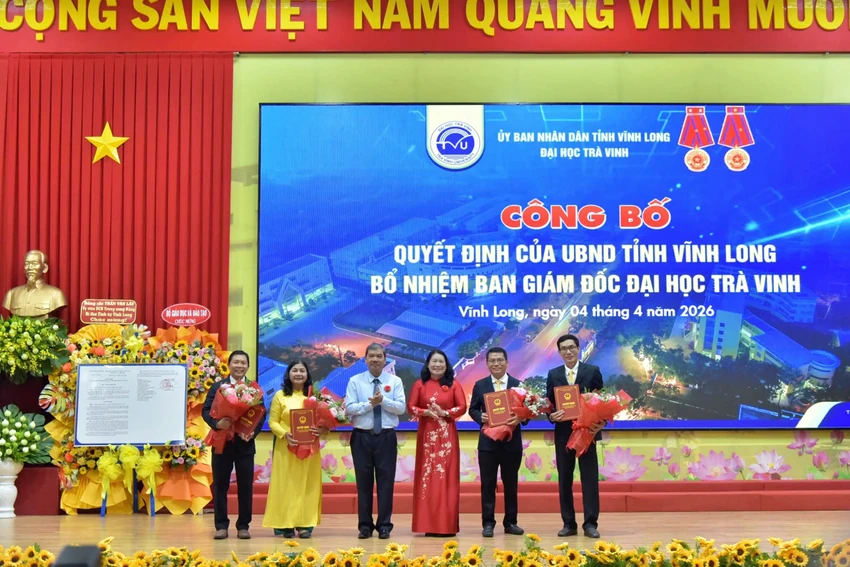 Công bố quyết định của UBND tỉnh Vĩnh Long về việc bổ nhiệm Ban Giám đốc Đại học Trà Vinh. đại học trà vinh,vĩnh long
