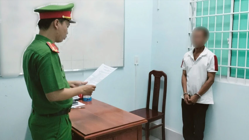 vĩnh long,hiếp dâm,dùng vũ lực,con ruột