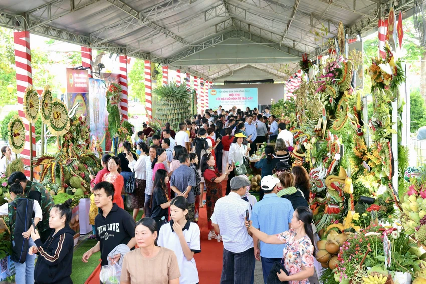 Hội thi nghệ thuật xếp đặt mô hình từ trái cây với chủ đề “Đồng Tháp ngọt vị phù sa - Đậm đà tình đất”