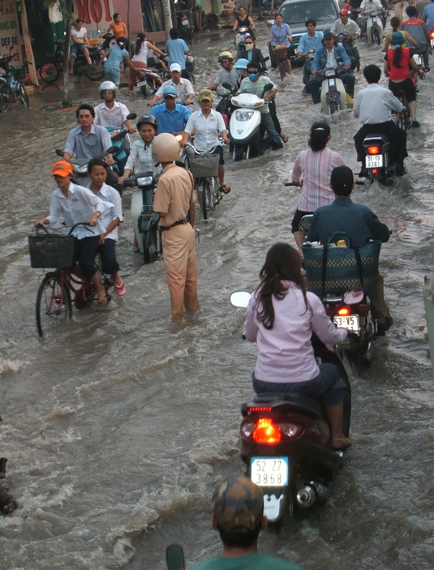 Nâng đường làm sao không gây ngập nhà dân? ảnh 1 Nâng đường làm sao không gây ngập nhà dân? ảnh 1