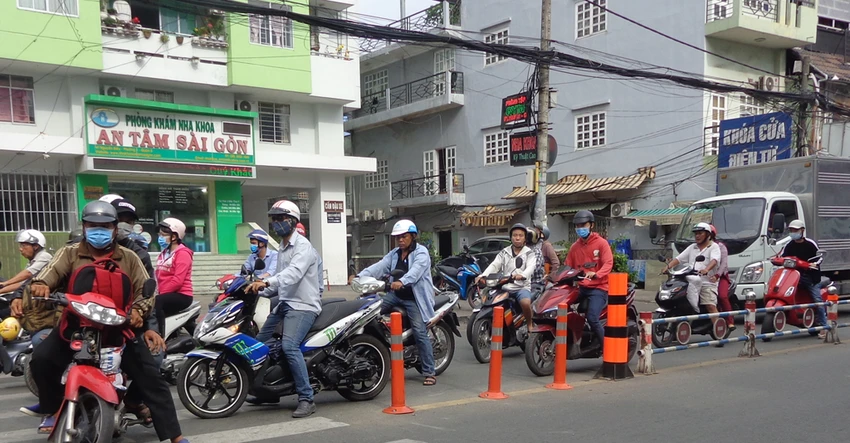Phân luồng, đẩy kẹt xe từ trên mặt xuống chân cầu chữ Y ảnh 2