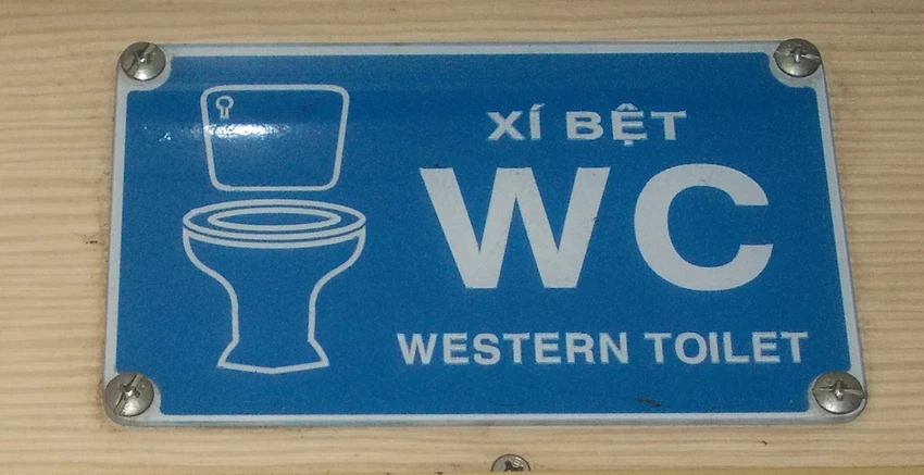 Mất toi cả trăm tỷ đồng, toilet tàu lửa vẫn... hôi! ảnh 2 Mất toi cả trăm tỷ đồng, toilet tàu lửa vẫn... hôi! ảnh 2