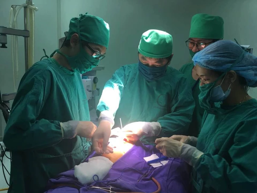 Phẫu thuật ghép sọ não cho bé trai 37 ngày tuổi ảnh 3 Phẫu thuật ghép sọ não cho bé trai 37 ngày tuổi ảnh 3