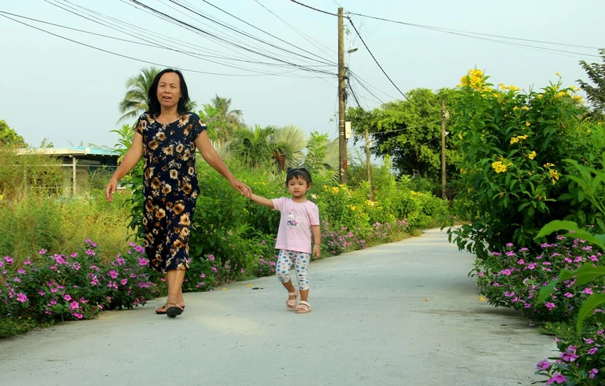 Ông trưởng khu phố vận động dân hiến đất làm đường ảnh 2 Ông trưởng khu phố vận động dân hiến đất làm đường ảnh 2