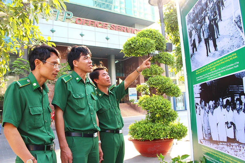 Khai mạc triển lãm ảnh về Thanh niên xung phong TP ảnh 4 Khai mạc triển lãm ảnh về Thanh niên xung phong TP ảnh 4
