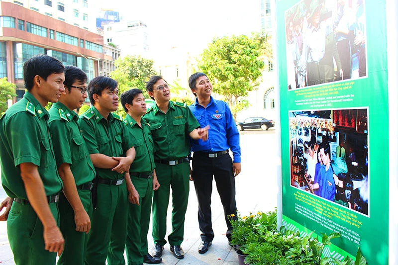 Khai mạc triển lãm ảnh về Thanh niên xung phong TP ảnh 3 Khai mạc triển lãm ảnh về Thanh niên xung phong TP ảnh 3