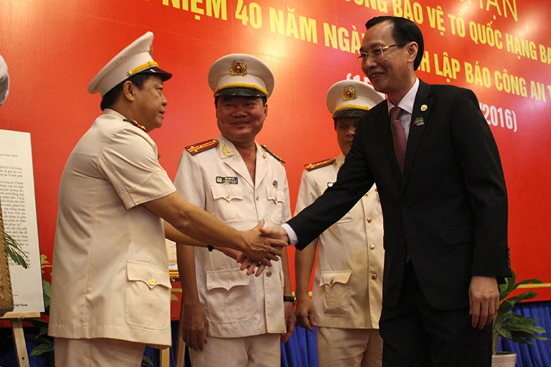 Phải lên án, đấu tranh với tiêu cực, đem lại bình yên cho nhân dân ảnh 3 Phải lên án, đấu tranh với tiêu cực, đem lại bình yên cho nhân dân ảnh 3