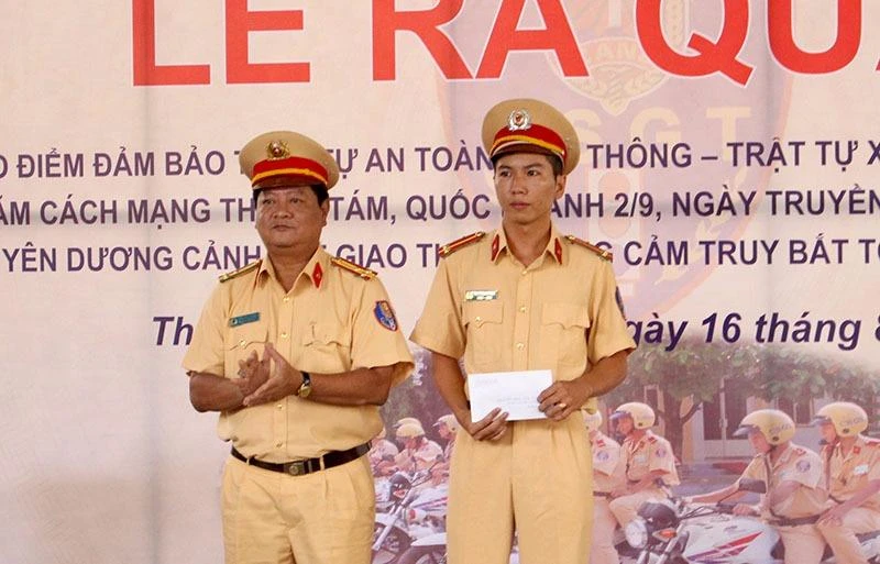 TP.HCM: Tuyên dương 25 CSGT dũng cảm bắt cướp ảnh 6 Trung úy Nguyễn Minh Khoa – Cán bộ Đội CSGT Bến Thành
