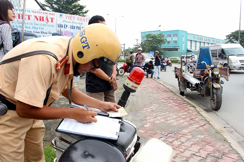 TP.HCM phạt hơn 1.300 xe thô sơ, 3 bánh ảnh 1 TP.HCM phạt hơn 1.300 xe thô sơ, 3 bánh ảnh 1