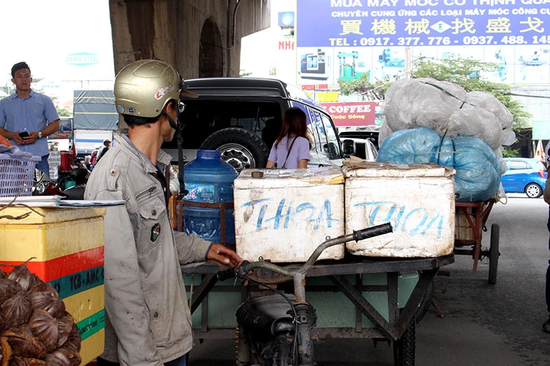 TP.HCM phạt hơn 1.300 xe thô sơ, 3 bánh ảnh 3 TP.HCM phạt hơn 1.300 xe thô sơ, 3 bánh ảnh 3