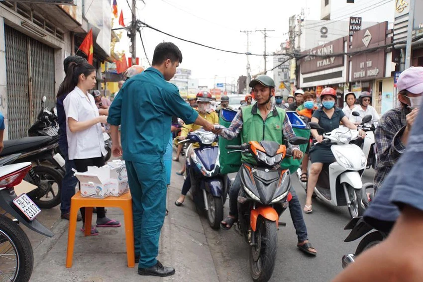 TP.HCM: Phường, quận tặng khẩu trang cho dân chống Corona ảnh 4 TP.HCM: Phường, quận tặng khẩu trang cho dân chống Corona ảnh 4