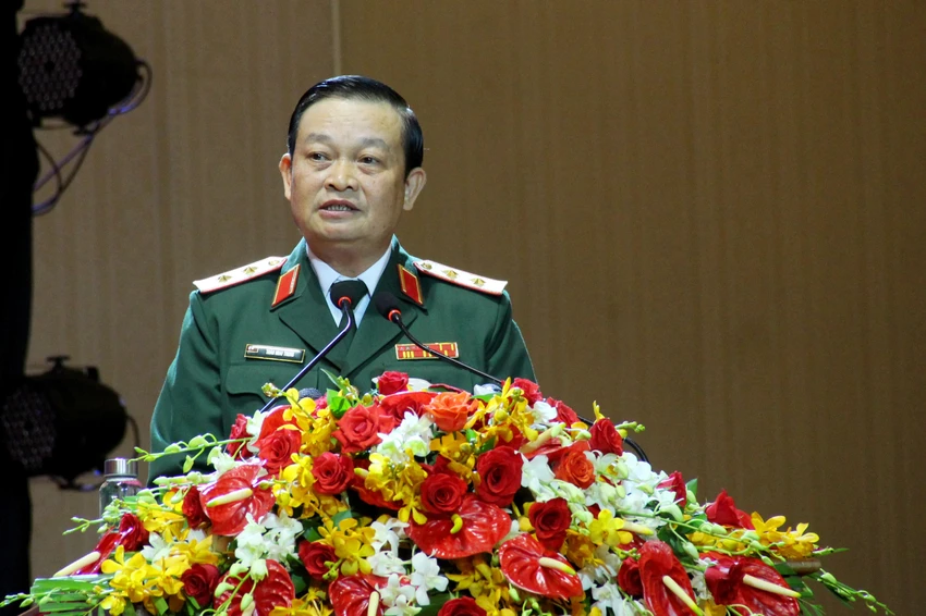 Quân khu 7 nhận Huân chương bảo vệ Tổ quốc hạng Nhất ảnh 3 quan-khu-7-nhan-huan-chuong