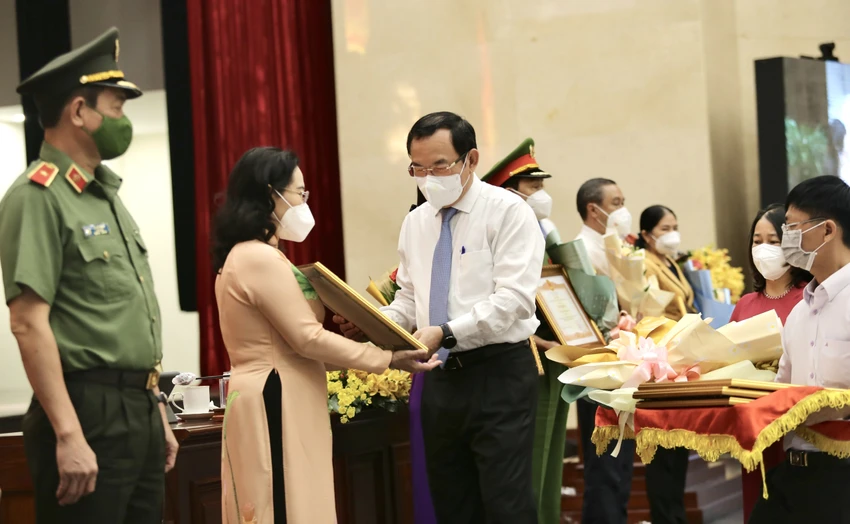 Bí thư TP.HCM: Cần kiểm soát dịch trước biến chủng Omicron ảnh 3 Bí thư TP.HCM: Cần kiểm soát dịch trước biến chủng Omicron ảnh 3