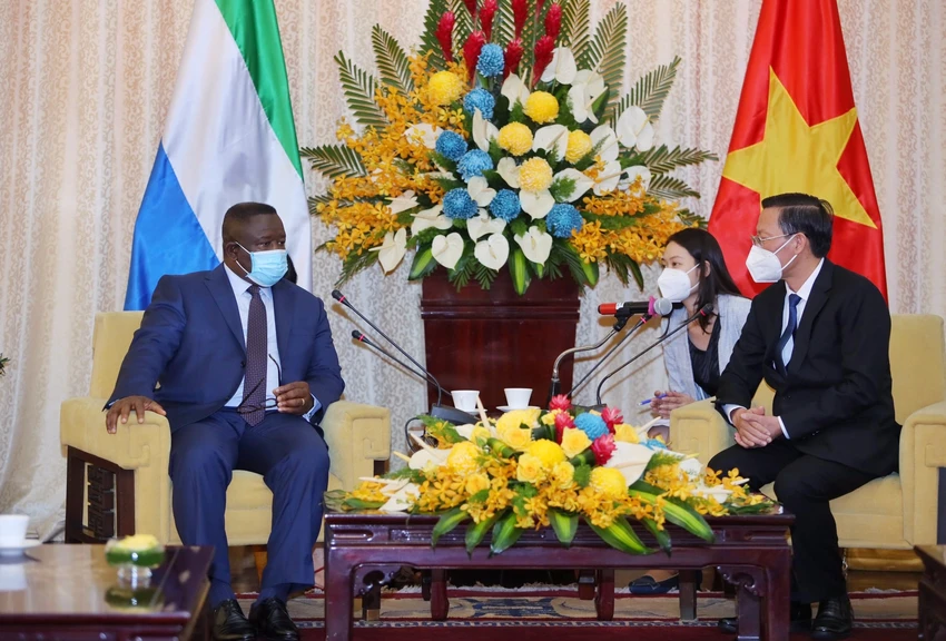chu-tich-tphcm-tiep-tong-thong-Sierra-Leone 