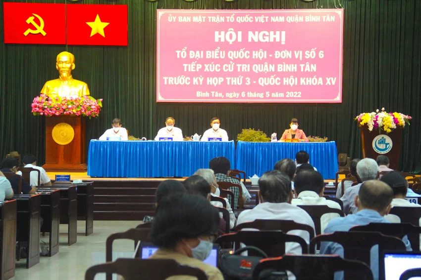 Toàn cảnh buổi tiếp xúc cử tri quận Bình Tân. Ảnh: LÊ THOA Toàn cảnh buổi tiếp xúc cử tri quận Bình Tân. Ảnh: LÊ THOA