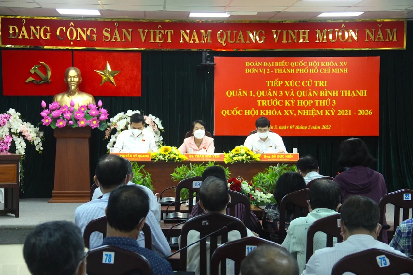 Toàn cảnh buổi tiếp xúc cử tri có điểm cầu chính tại UBND quận 3. Ảnh: LÊ THOA Toàn cảnh buổi tiếp xúc cử tri có điểm cầu chính tại UBND quận 3. Ảnh: LÊ THOA