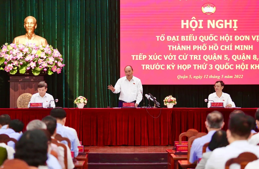 Toàn cảnh buổi tiếp xúc cử tri sáng 12-5. Ảnh: HOÀNG GIANG